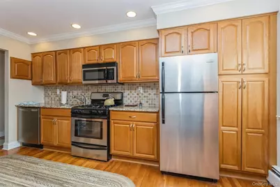 235 N Middletown Road #E, Pearl River, NY 10965 - Photo 4