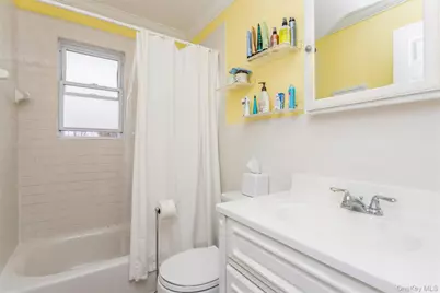 235 N Middletown Road #E, Pearl River, NY 10965 - Photo 10