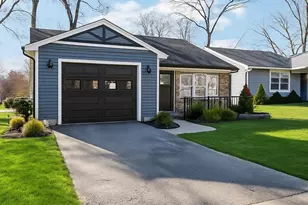 195 Canterbury Dr, Ridge, NY 11961 - Photo 2