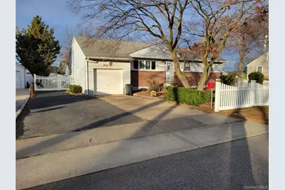 65 Marie Street, Lindenhurst, NY 11757 - Photo 2