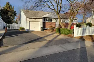 65 Marie St, Lindenhurst, NY 11757 - Photo 2