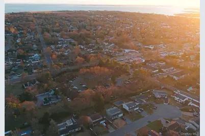 17 Sutton Place, Islip, NY 11751 - Photo 32