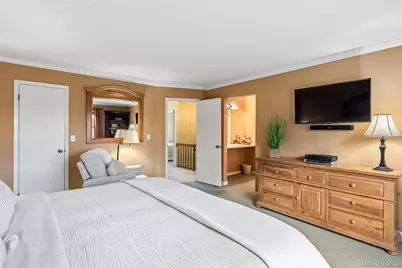 17 Sutton Place, Islip, NY 11751 - Photo 20