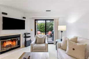 17 Sutton Pl, Islip, NY 11751 - Photo 10