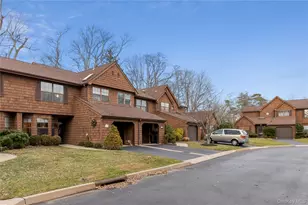 17 Sutton Pl, Islip, NY 11751 - Photo 2