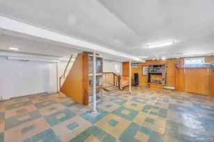 10 Layton Ave, Hicksville, NY 11801 - Photo 16