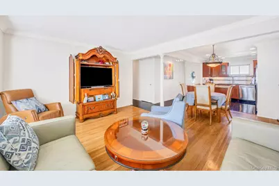 10 Layton Avenue, Hicksville, NY 11801 - Photo 2