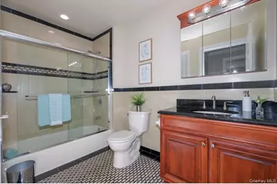 502 Vista View Drive #502, Farmingville, NY 11738 - Photo 10