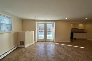 27 Meadow St, Newburgh, NY 12550 - Photo 2