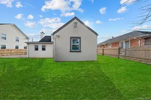 225 Windsor Pkwy, Hempstead, NY 11550 - Photo 22
