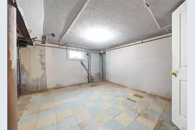 225 Windsor Parkway, Hempstead, NY 11550 - Photo 18