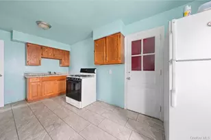 225 Windsor Pkwy, Hempstead, NY 11550 - Photo 6