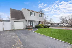 37 Okane St, Central Islip, NY 11722 - Photo 2