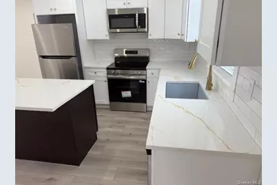 1052 Bay Shore Avenue, Bay Shore, NY 11706 - Photo 6