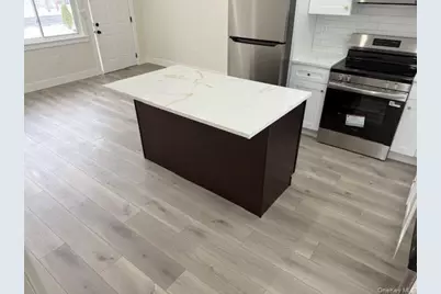 1052 Bay Shore Avenue, Bay Shore, NY 11706 - Photo 8