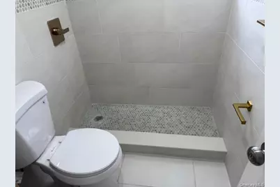 1052 Bay Shore Avenue, Bay Shore, NY 11706 - Photo 32