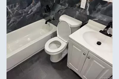 1052 Bay Shore Avenue, Bay Shore, NY 11706 - Photo 36