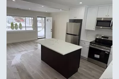 1052 Bay Shore Avenue, Bay Shore, NY 11706 - Photo 14