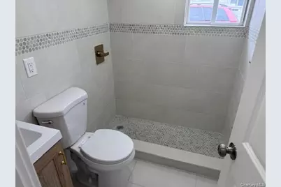 1052 Bay Shore Avenue, Bay Shore, NY 11706 - Photo 30