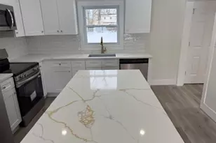 1052 Bay Shore Ave, Bay Shore, NY 11706 - Photo 16