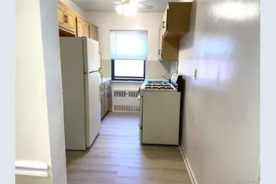 22 Lawrence Drive #C, White Plains, NY 10603 - Photo 2