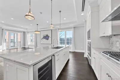 5000 Royal Court #5114, North Hills, NY 11040 - Photo 8