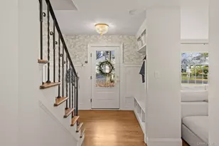 3 Kew Ct, Huntington, NY 11743 - Photo 2