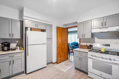 15411 Willets Point Boulevard, Whitestone, NY 11357 - Photo 10