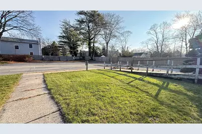 982 Roanoke Avenue, Riverhead, NY 11901 - Photo 8