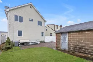 203 Pershing Pkwy, Mineola, NY 11501 - Photo 16