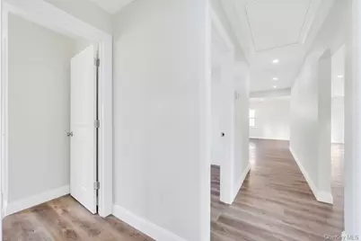 110 Monroe Avenue, Patchogue, NY 11772 - Photo 22