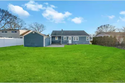 110 Monroe Avenue, Patchogue, NY 11772 - Photo 24