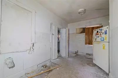 188 Woodside Avenue, Freeport, NY 11520 - Photo 12