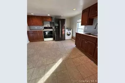 460 Bayview Avenue S #2nd Fl, Freeport, NY 11520 - Photo 2