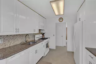 607 St George Ave, North Babylon, NY 11703 - Photo 14