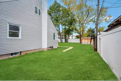 2737 Sheila Court, East Meadow, NY 11554 - Photo 24