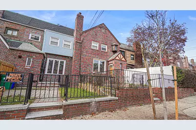 2521 Yates Avenue, Bronx, NY 10469 - Photo 2