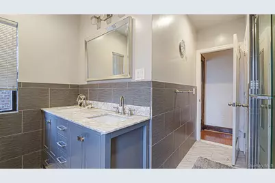 2521 Yates Avenue, Bronx, NY 10469 - Photo 16