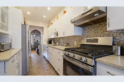 2521 Yates Avenue, Bronx, NY 10469 - Photo 8