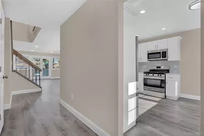 815 Franklin Avenue #4, Franklin Square, NY 11010 - Photo 4