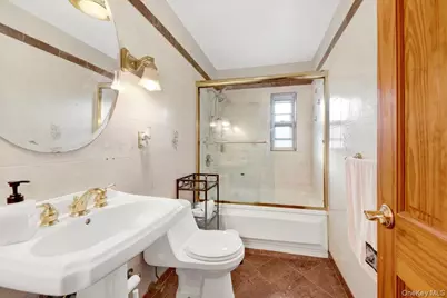 239 Brinsmade Avenue, Bronx, NY 10465 - Photo 16