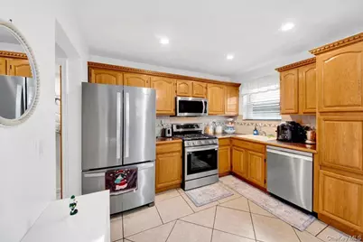 239 Brinsmade Avenue, Bronx, NY 10465 - Photo 4