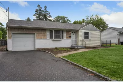 22 Heath Lane, East Northport, NY 11731 - Photo 2