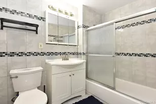 166-30 Gothic Dr, Jamaica, NY 11432 - Photo 18