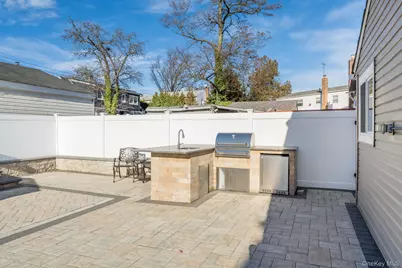 69 Harriet Avenue, Hempstead, NY 11550 - Photo 22