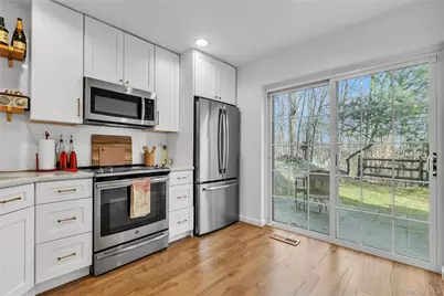 302 Park Ridge Lane, White Plains, NY 10603 - Photo 6