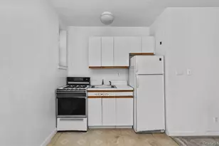 32 Cathedral Ave, Hempstead, NY 11550 - Photo 8