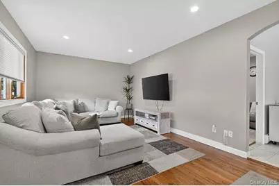 132 Roosevelt Avenue, Mineola, NY 11501 - Photo 4