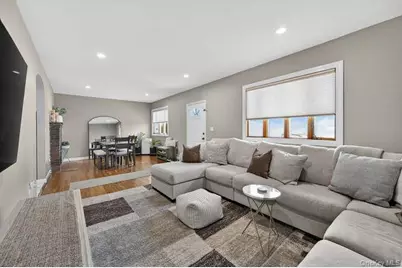 132 Roosevelt Avenue, Mineola, NY 11501 - Photo 6