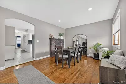 132 Roosevelt Avenue, Mineola, NY 11501 - Photo 8